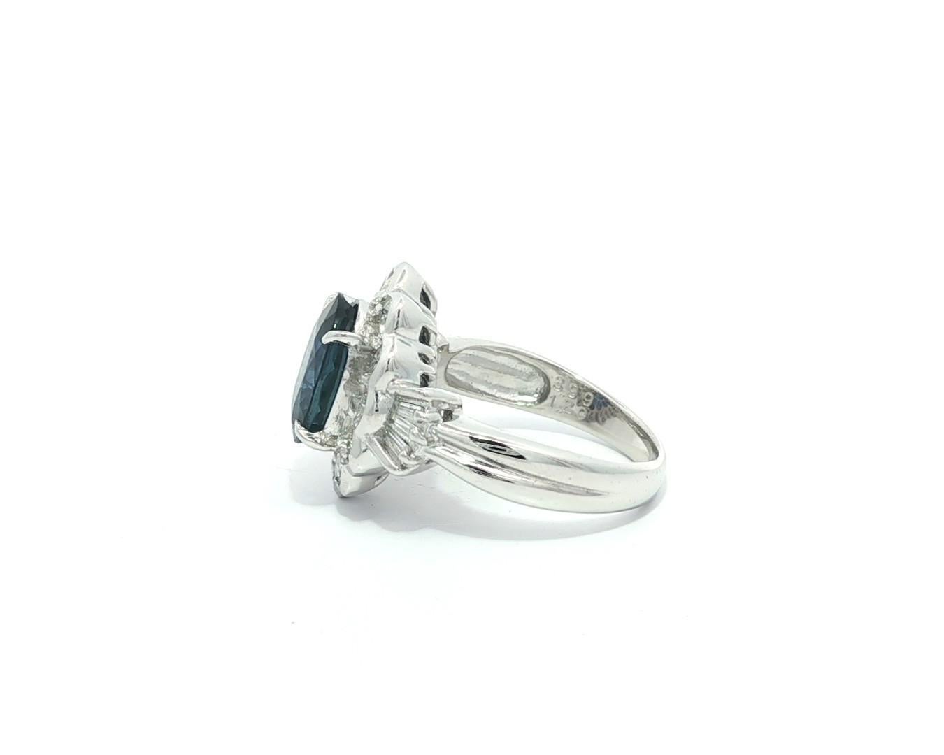 Anello in platino con zaffiro blu reale ovale di 5,19 ct GIA e diamante a raggiera in vendita 4