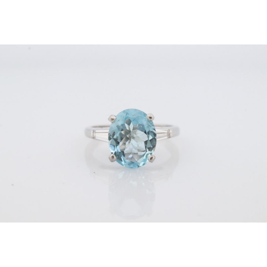 Grande bague aigue-marine et diamant baguette effilée en platine. Apprécié Platine Unisexe en vente