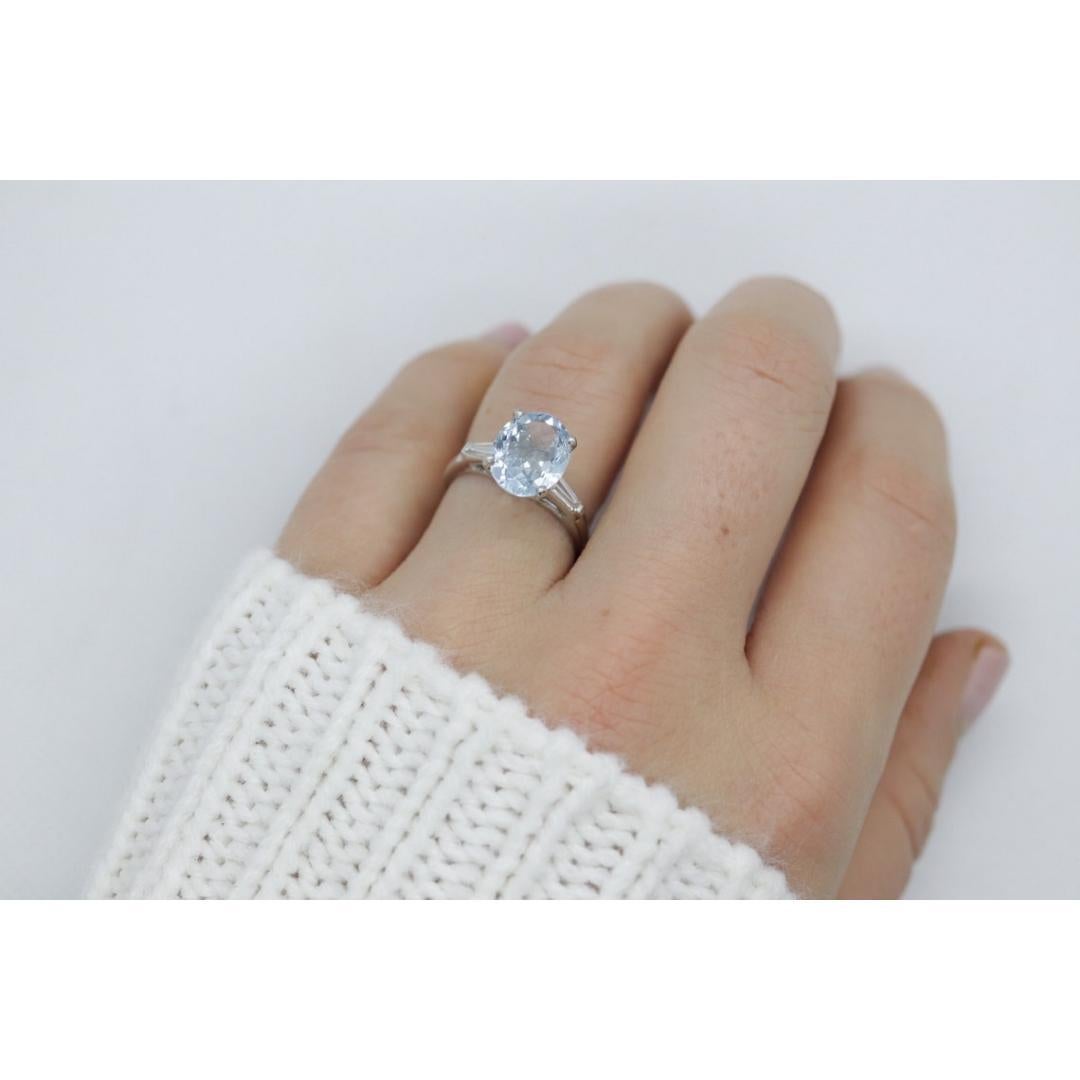 Grande bague aigue-marine et diamant baguette effilée en platine. Apprécié Platine en vente 2