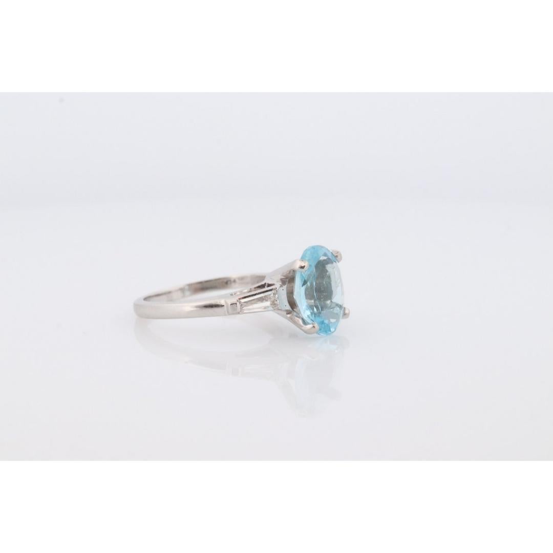 Grande bague aigue-marine et diamant baguette effilée en platine. Apprécié Platine en vente 3