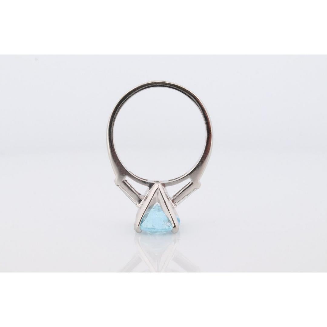 Grande bague aigue-marine et diamant baguette effilée en platine. Apprécié Platine en vente 5