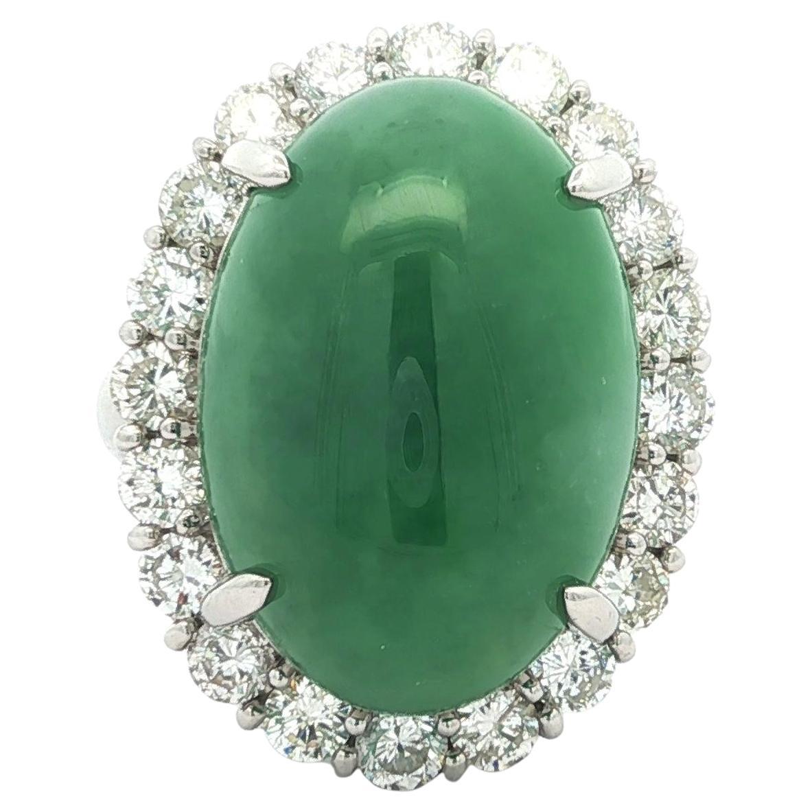 Grande anello in platino GIA 24,03ctw di giada Burma Green A con aureola di diamante