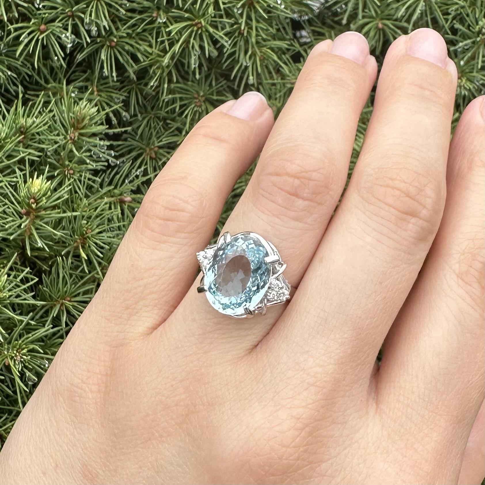 Platinum Large Oval Blue Aquamarine w/ Diamond Accents 5.59ctw Ring For Sale 5