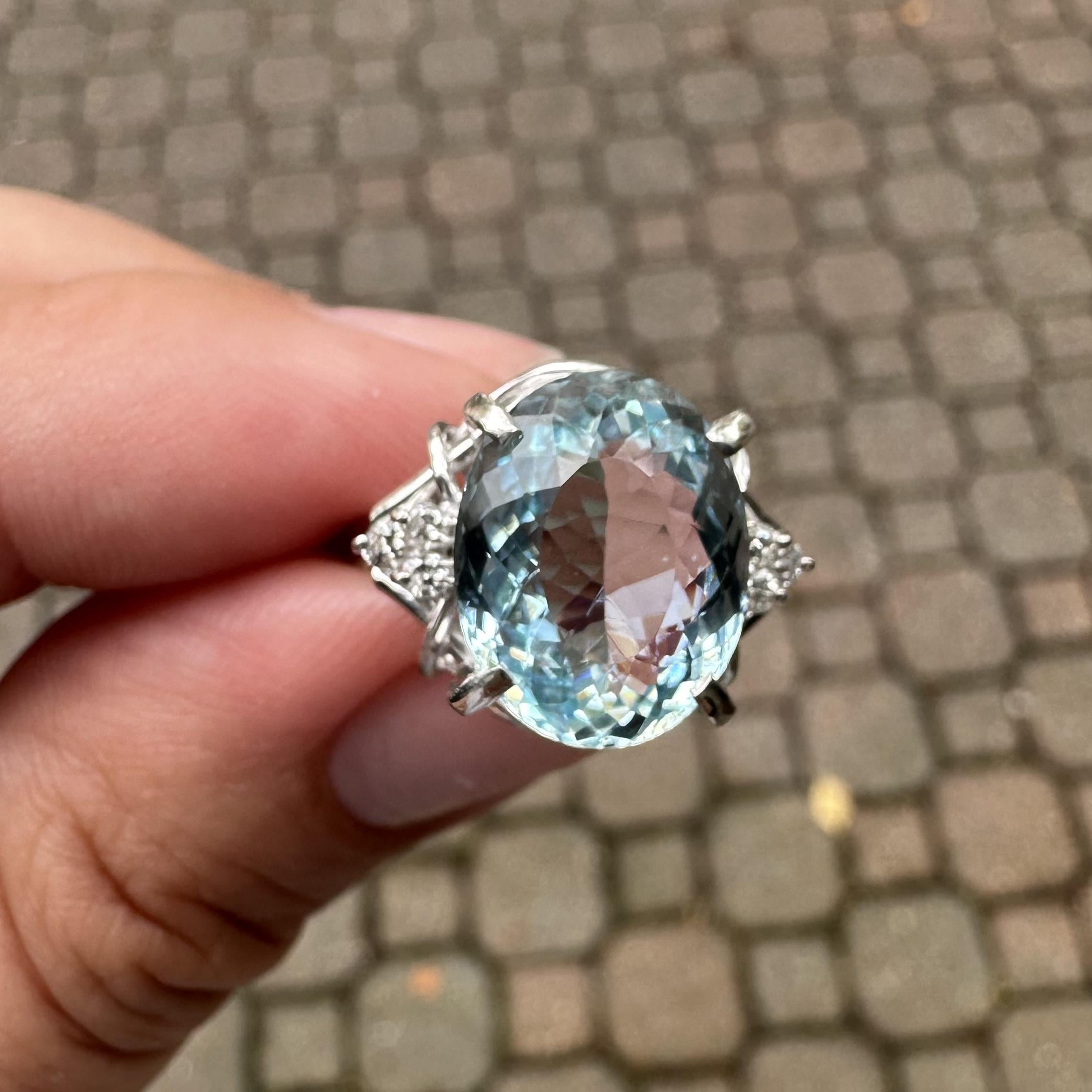 Platinum Large Oval Blue Aquamarine w/ Diamond Accents 5.59ctw Ring In Excellent Condition For Sale In Montclair, NJ