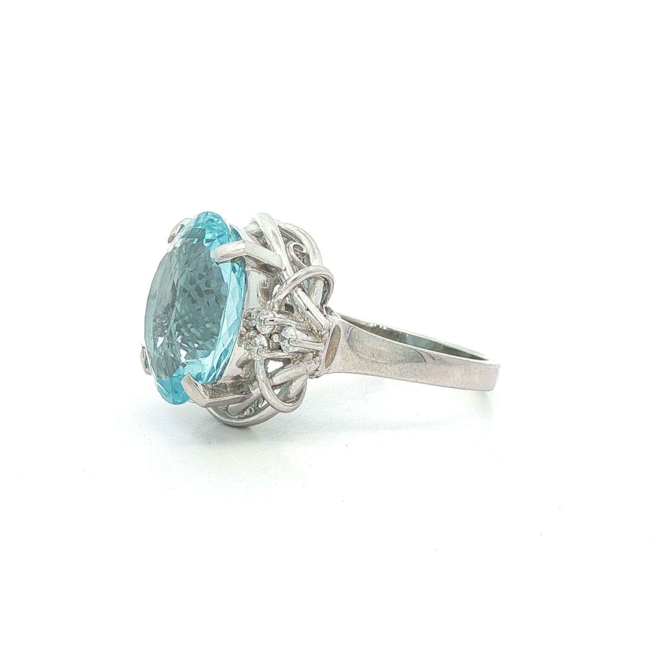Platinum Large Oval Blue Aquamarine w/ Diamond Accents 5.59ctw Ring For Sale 2