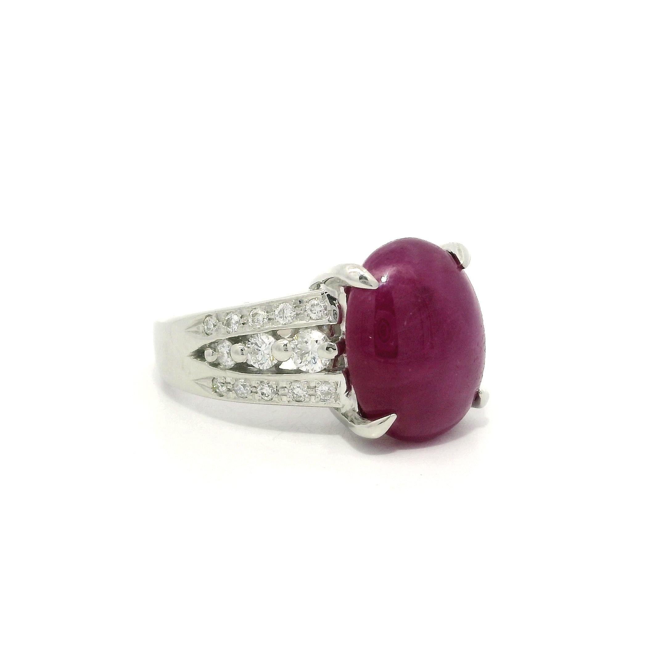 Anello cocktail in platino con cabochon ovale grande e stella di rubino da 0,44 carati con diamante in vendita 3