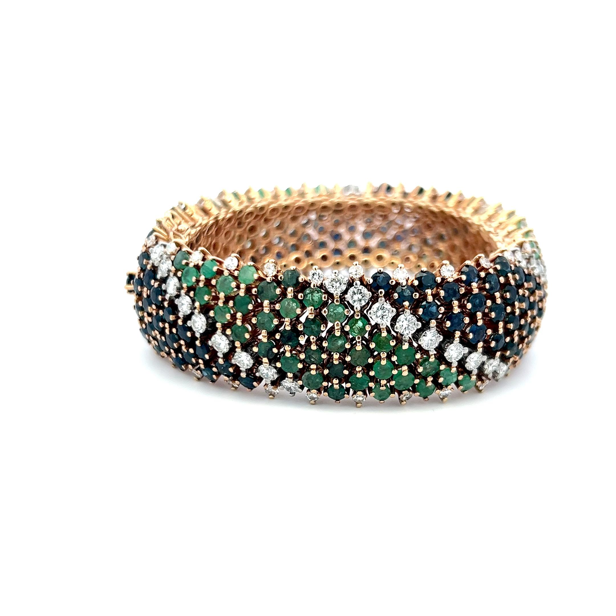 Título:
Esta lujosa pulsera de eslabones de platino presenta unos impresionantes 13,60 quilates de diamantes brillantes redondos G-SI1, engastados en pavé en estaciones esféricas perfectamente esculpidas. Cada cuenta incrustada de diamantes