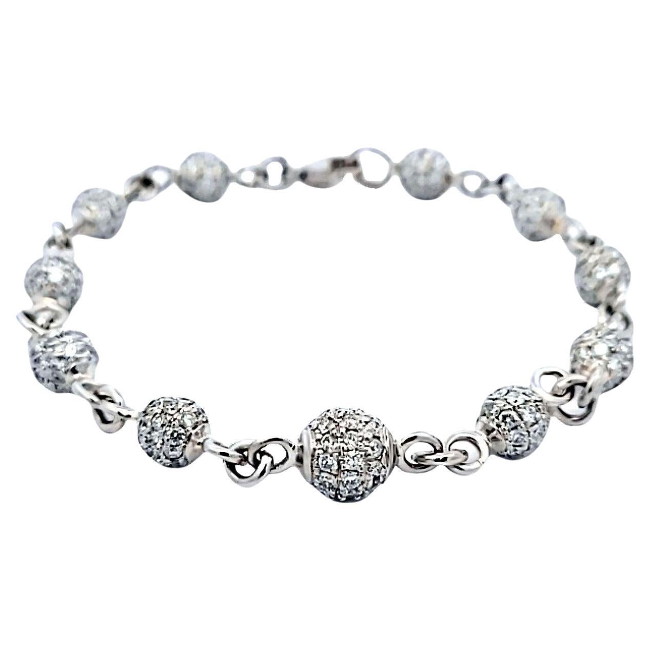 A Link en platine avec 13.60ct G-SI1 Sphères de diamants ronds et brillants