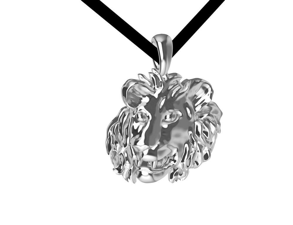 Collier à pendentif lion en platine Neuf - En vente à New York, NY