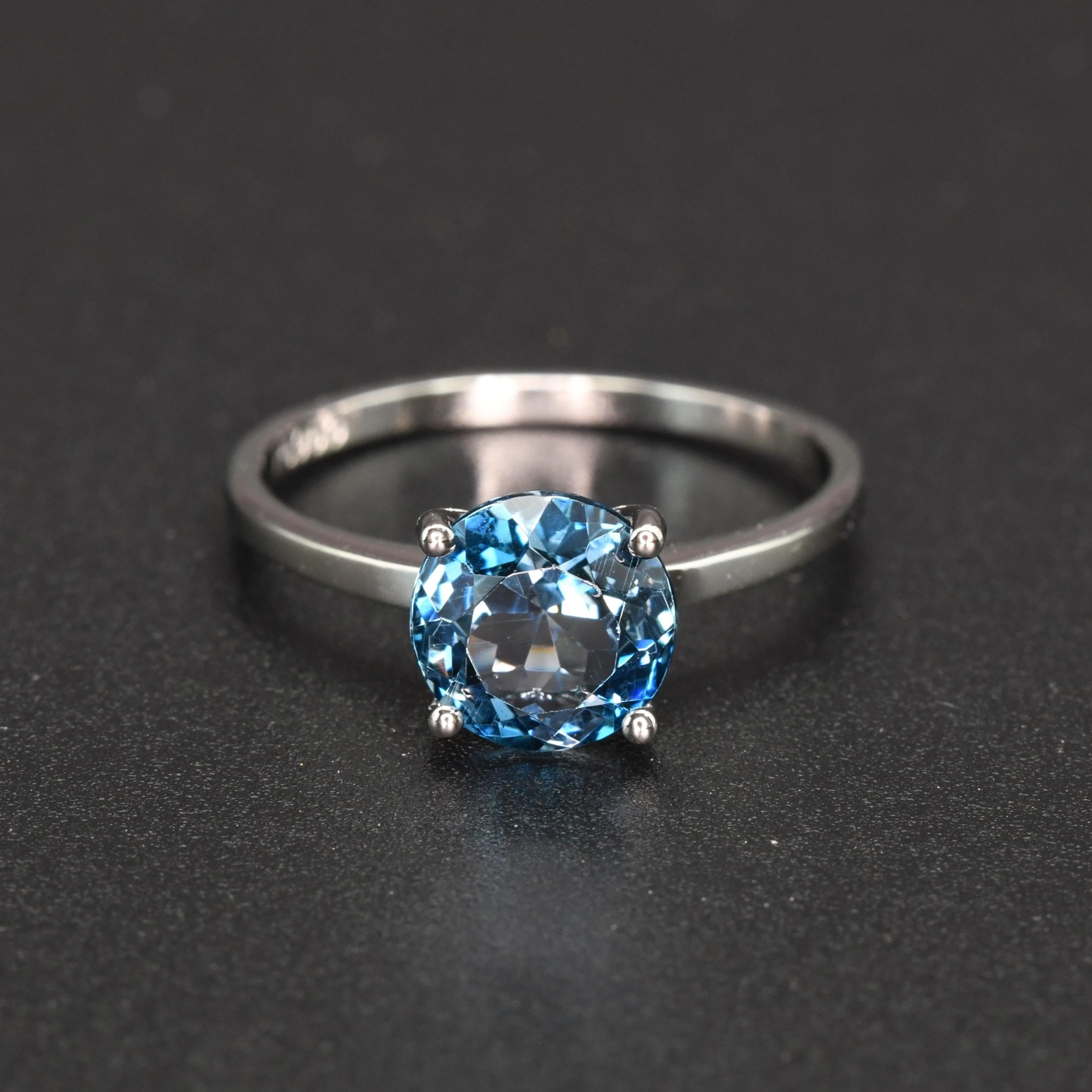 Handmade platinum ring set with a 2.2ct London Blue Topaz.

Unique design fully handmade ring with 4 claws setting a Brazilian london topaz measuring 7.4mm diameter.

Band width of 1.4mm
Finger size L on the UK ring size chart

Solitare style ring