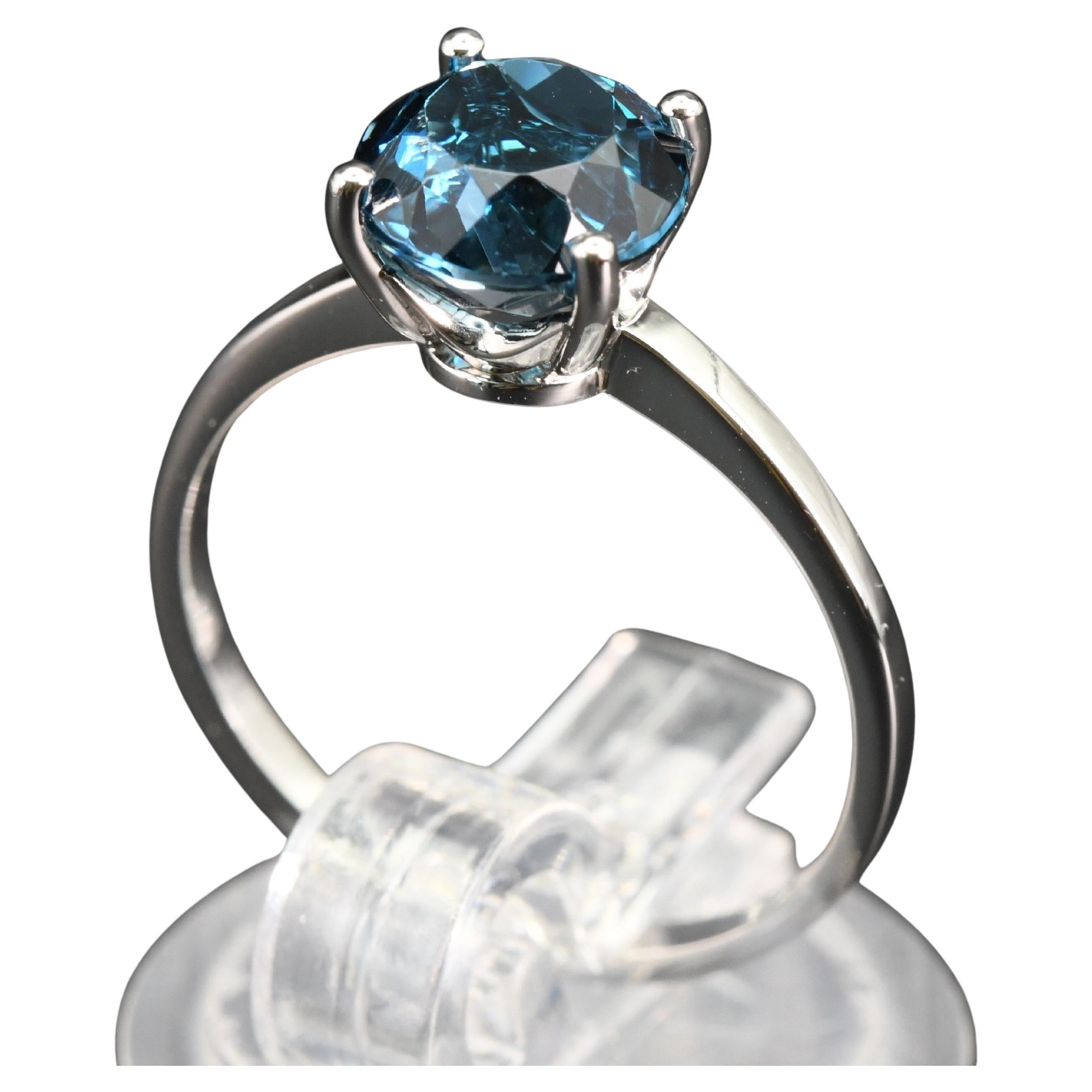 Anillo de platino con topacio azul de Londres