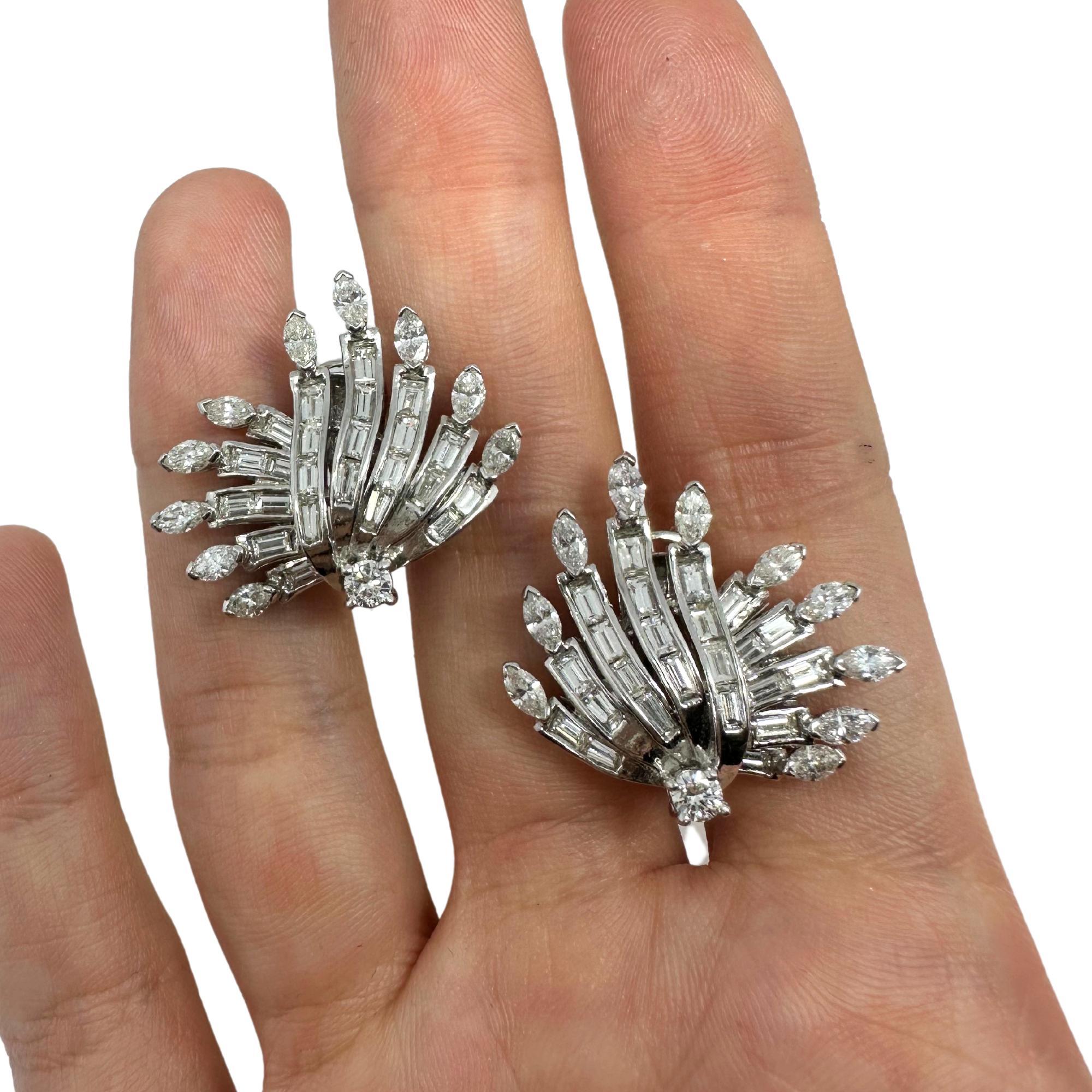 Boucles d'oreilles en platine avec diamants taillés en marquise et en baguette en vente 2