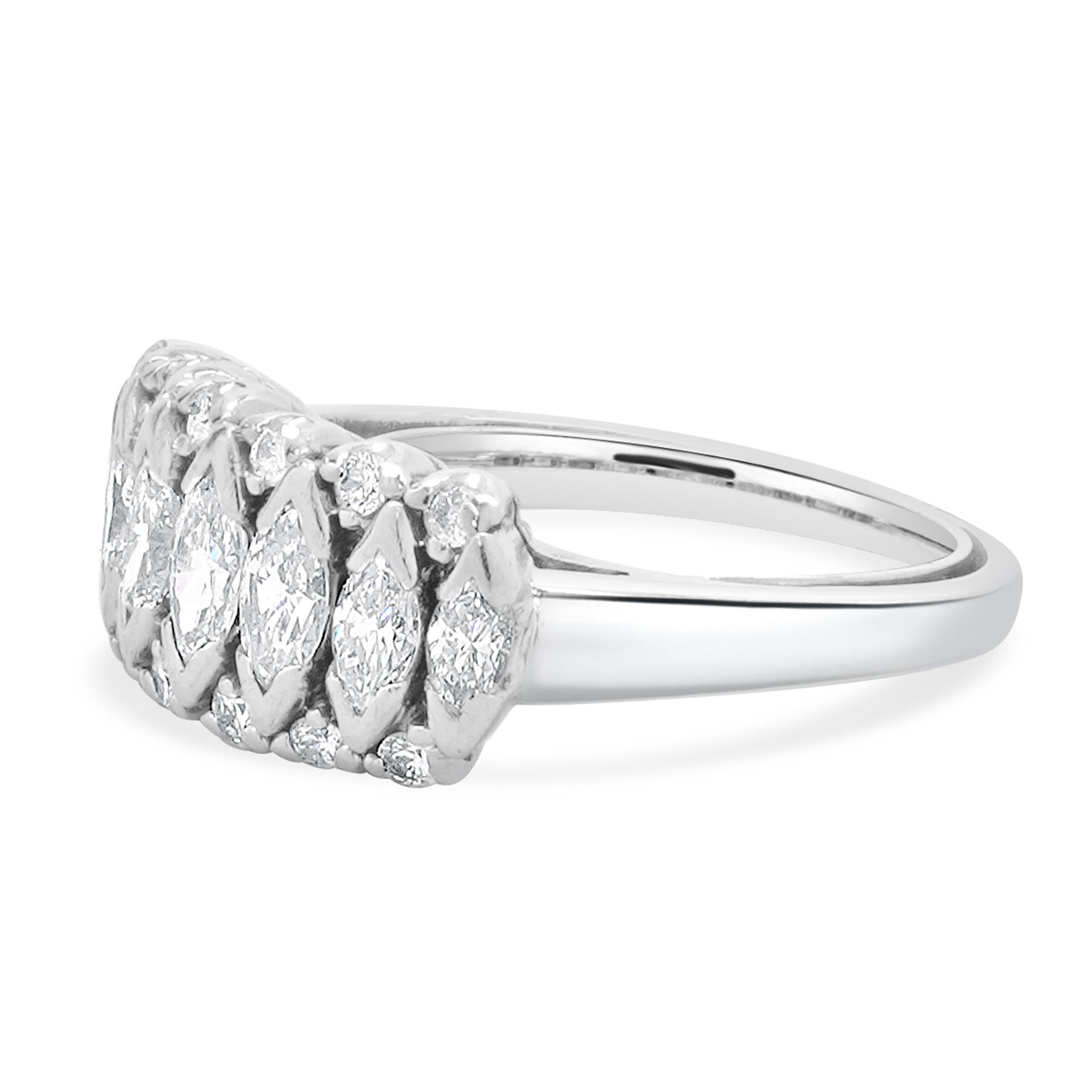 Materiale: platino
Diamante: 7 tagli a marquise = 0,90cttw
Colore: G
Chiarezza: SI1
Diamante: 12 tondi taglio brillante = 0,12cttw
Colore: G
Chiarezza: SI1
Misura dell'anello: 6,5 (si prega di attendere fino a 2 giorni lavorativi in più per le