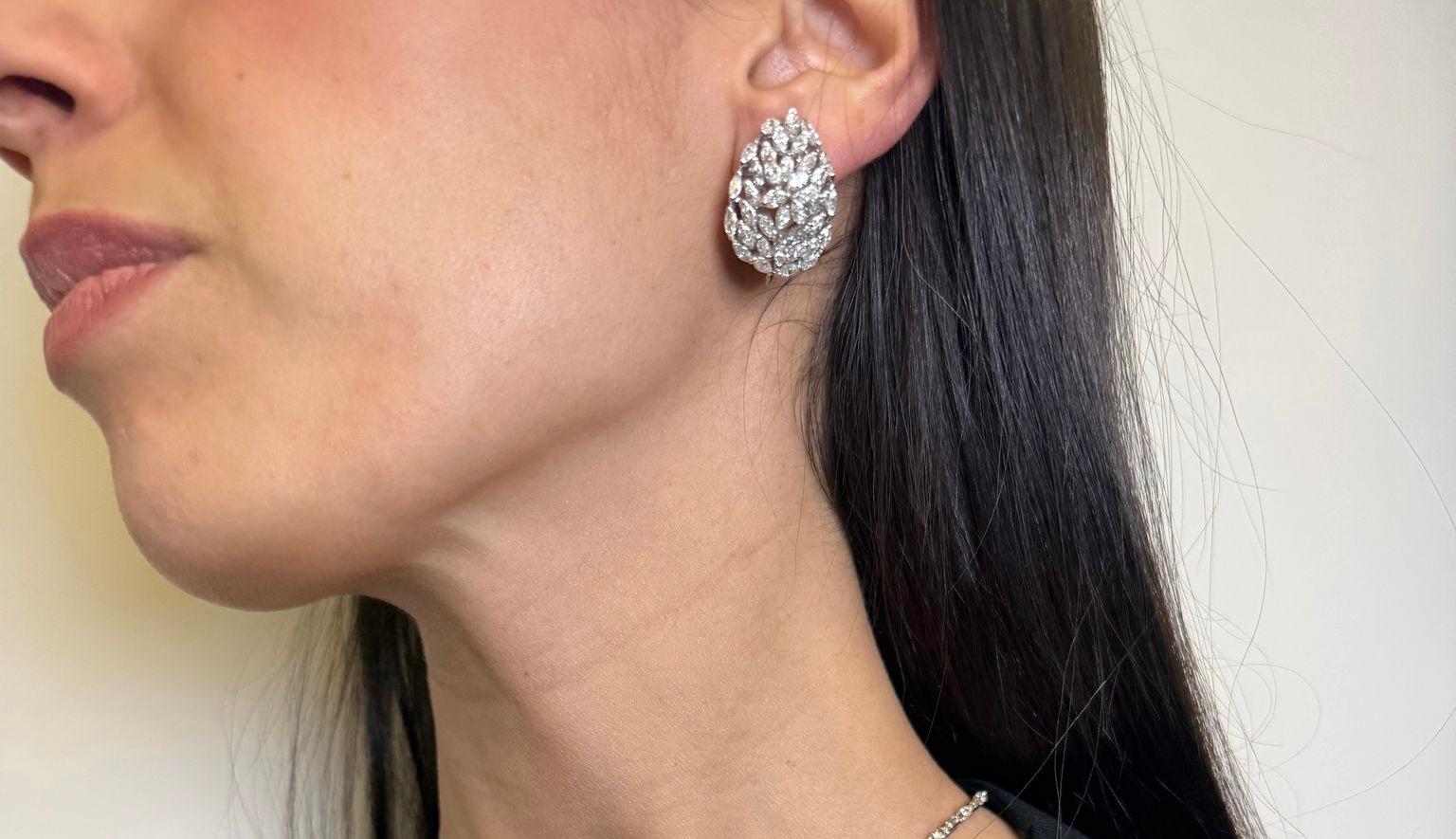 Platin Marquise Diamant Cluster-Ohrringe  Getragen von Huma Abedin bei ihrer Hochzeit im Angebot 1