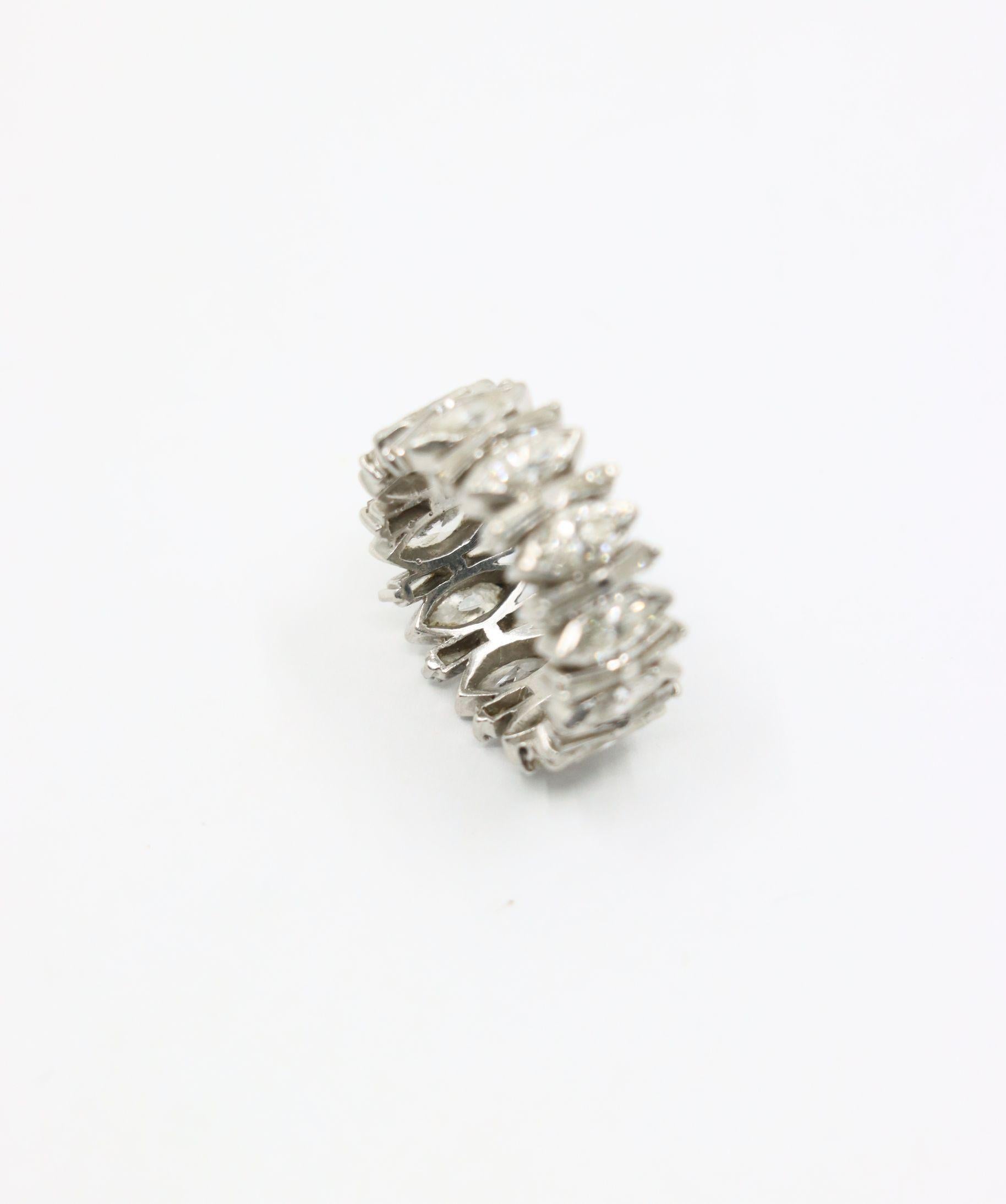 Anillo de diamantes marquesa en platino en venta 6