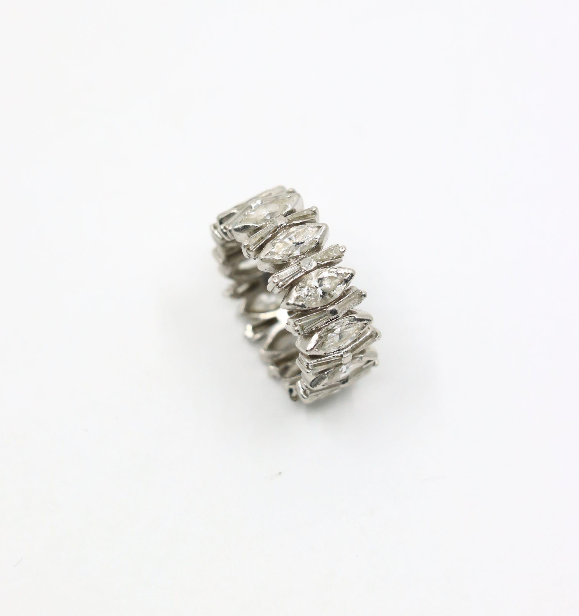Anillo de diamantes marquesa en platino en venta 7