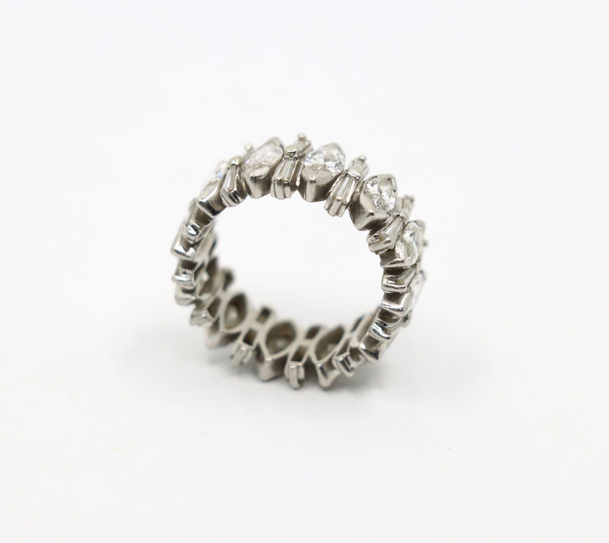 Anillo de diamantes marquesa en platino en venta 4