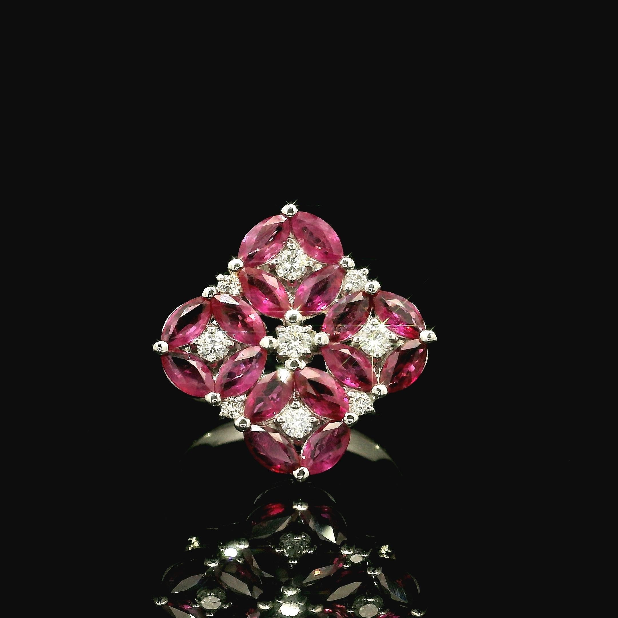 Anello di platino con rubino marquise e diamanti a grappolo, a forma di piatto geometrico in vendita 9