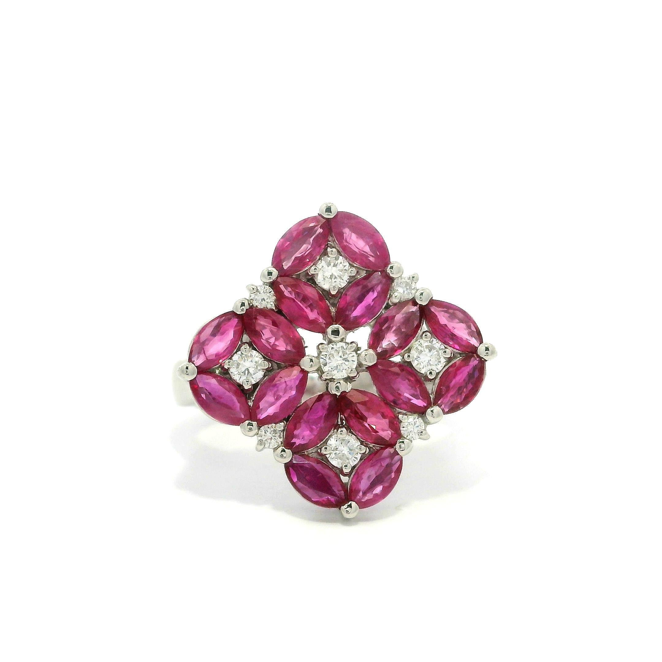 Anello di platino con rubino marquise e diamanti a grappolo, a forma di piatto geometrico in vendita 10