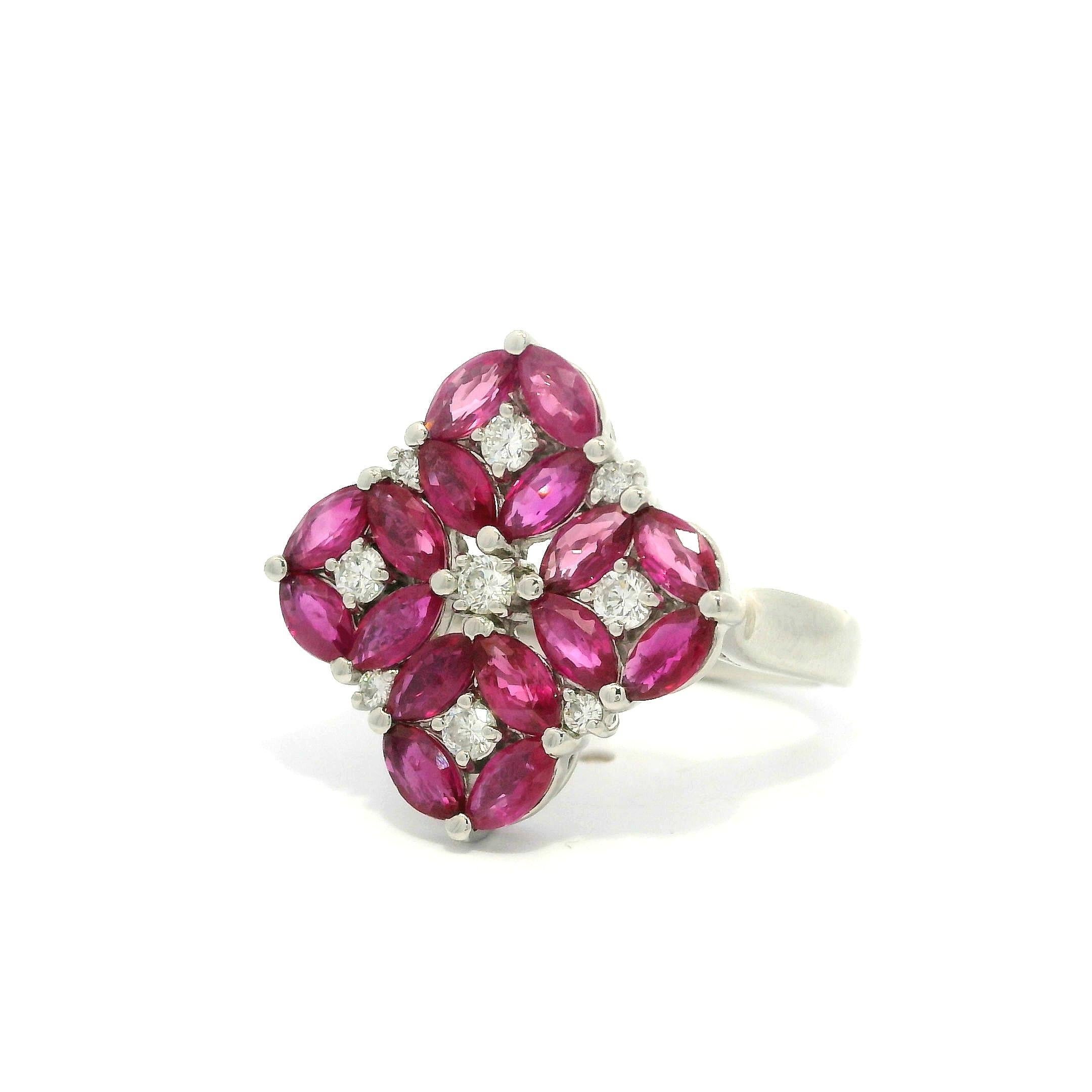 Anello di platino con rubino marquise e diamanti a grappolo, a forma di piatto geometrico in vendita 11