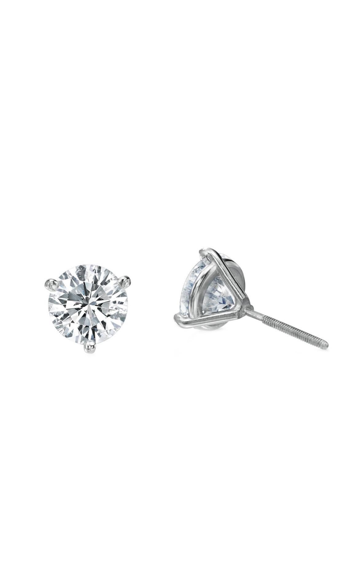 DeKara Designs Clásico

Metal- 95% Platino, 5% Iridio.  

Piedras: 2 diamantes redondos certificados por el GIA, color E, claridad SI2, 1,21 quilates, color F, claridad SI2, 1,20 quilates. 

Ambos diamantes están grabados con láser.

Los pendientes