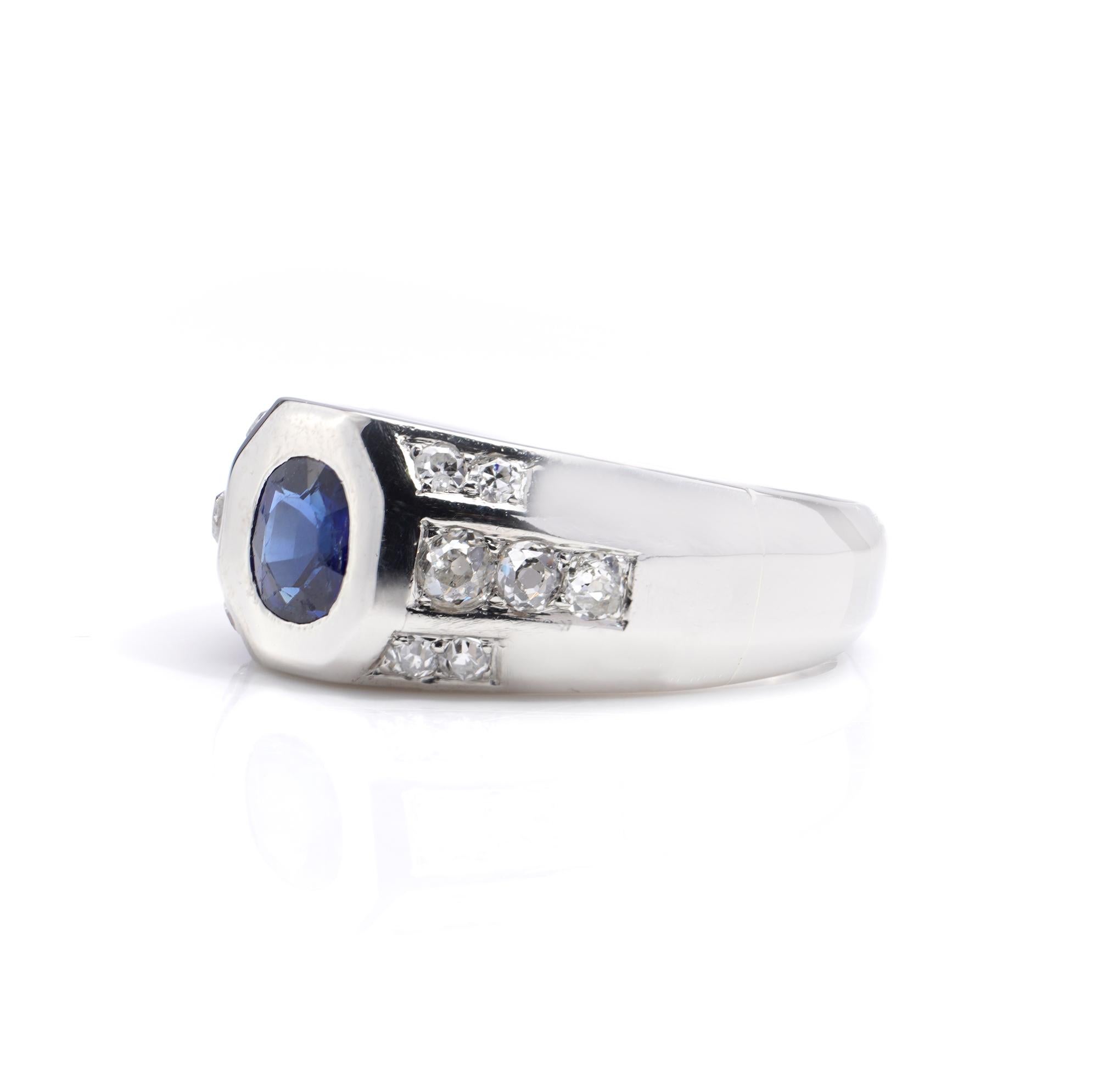 Platinum men's ring with blue sapphire and old-cut diamonds In Good Condition For Sale In Braintree, GB