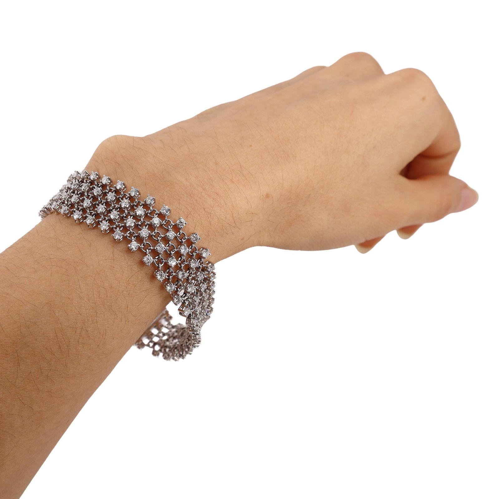 Platinum Mesh Bracelet with 6.40 Cts in Diamonds Excellent état - En vente à Aventura, FL