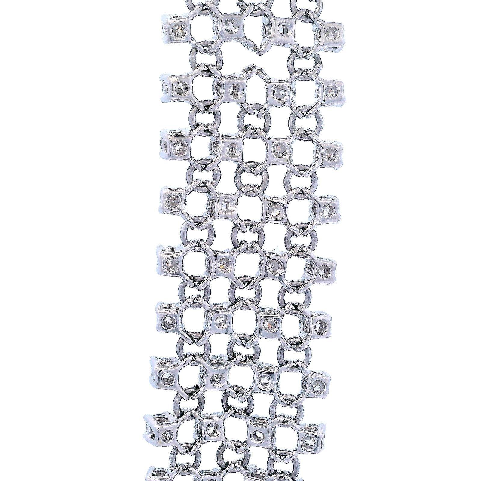 Platinum Mesh Bracelet with 6.40 Cts in Diamonds Pour femmes en vente