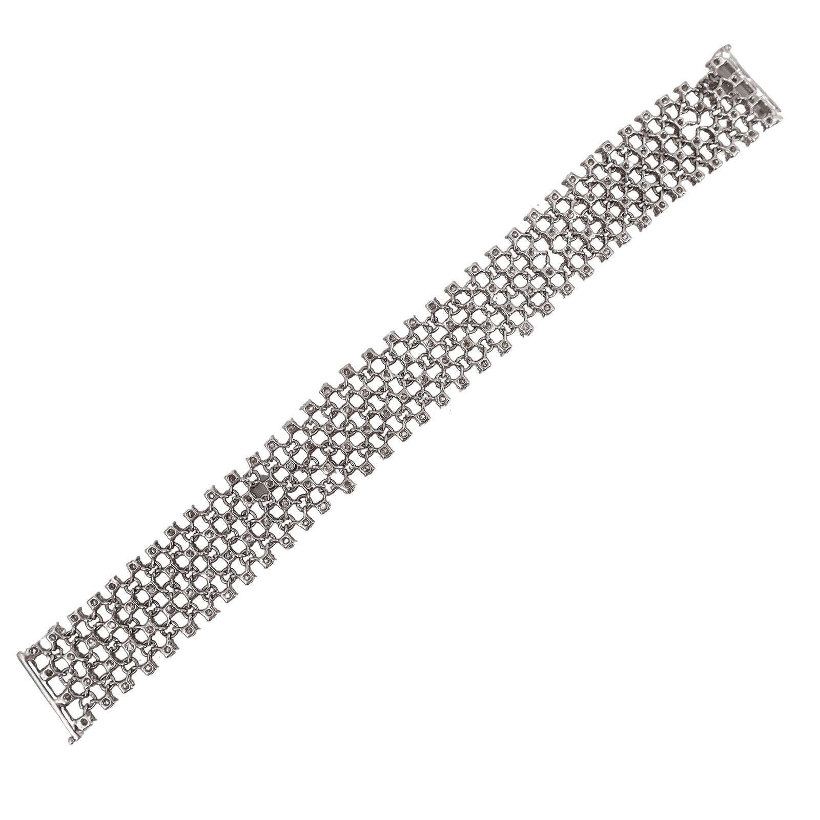 Platinum Mesh Bracelet with 6.40 Cts in Diamonds en vente 1