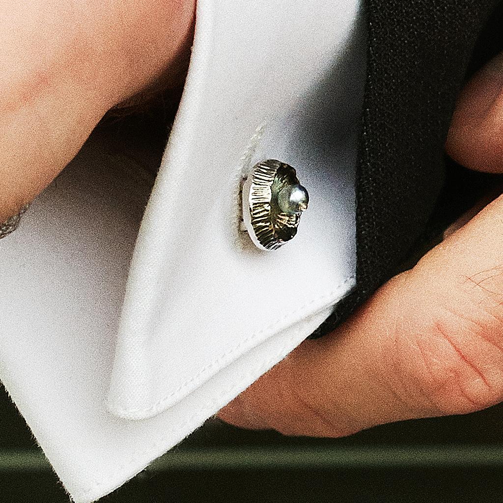 Manschettenknöpfe aus Platin mit Meteorit-Perlen und weißen Diamanten von ENEA (Moderne) im Angebot