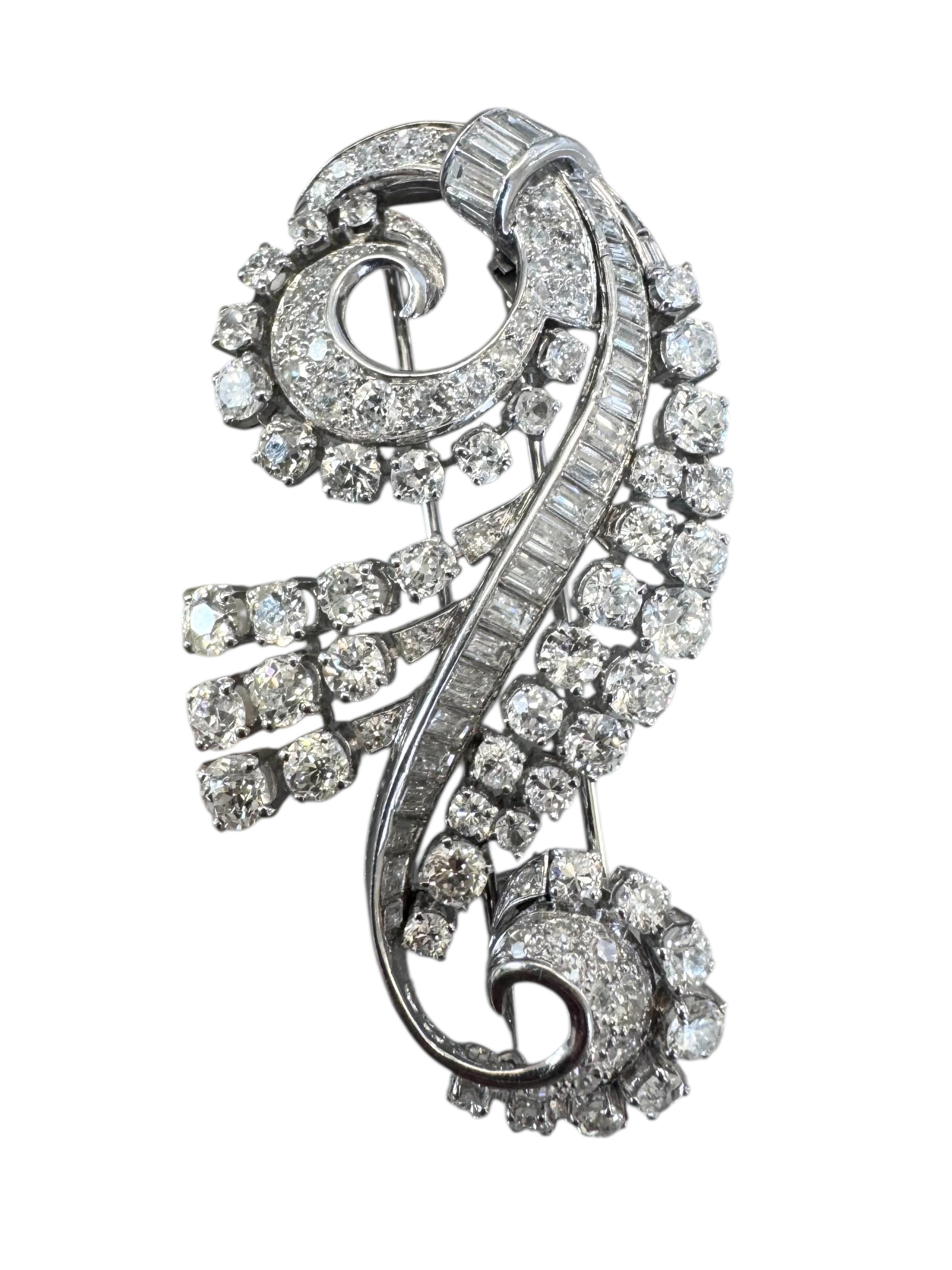 Broche de platino y diamantes de mediados de siglo en venta