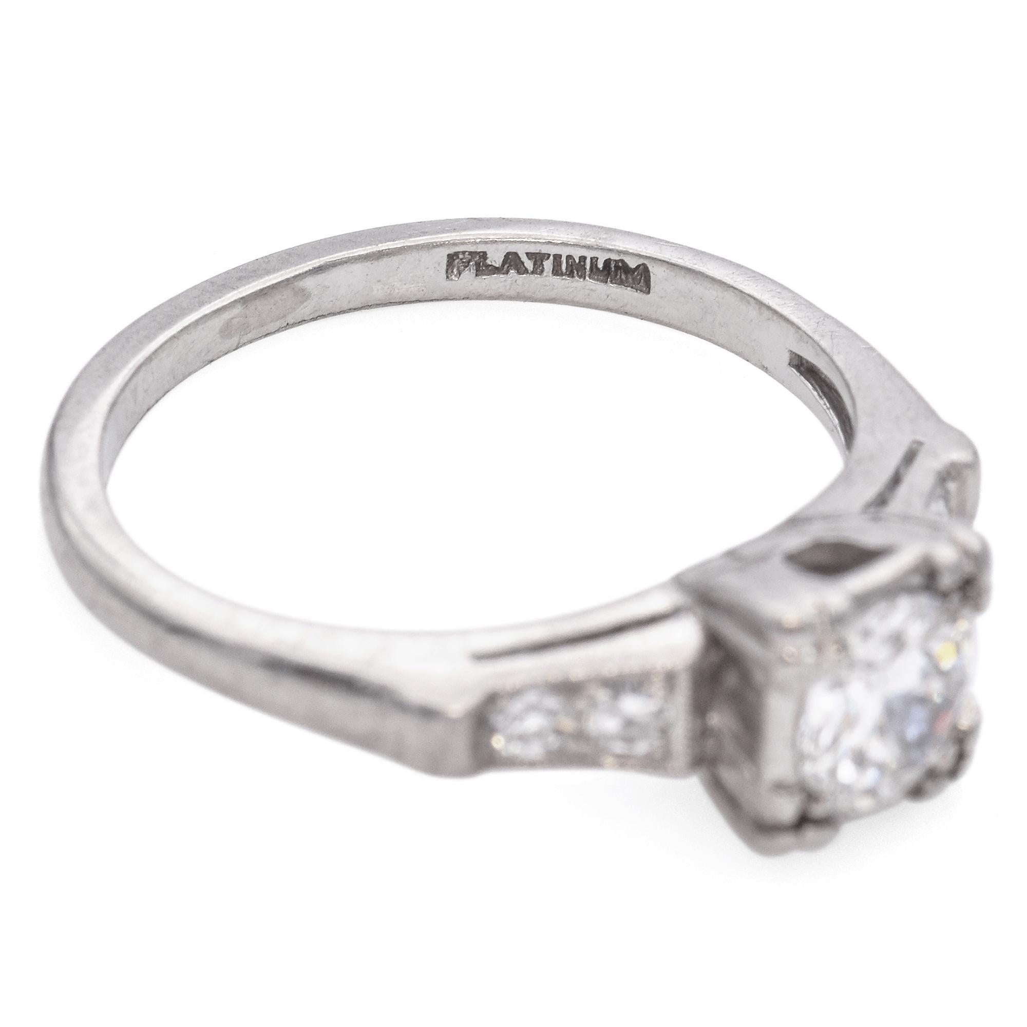 Bague de fiançailles solitaire à diamant en platine du milieu du siècle Bon état - En vente à New York, NY