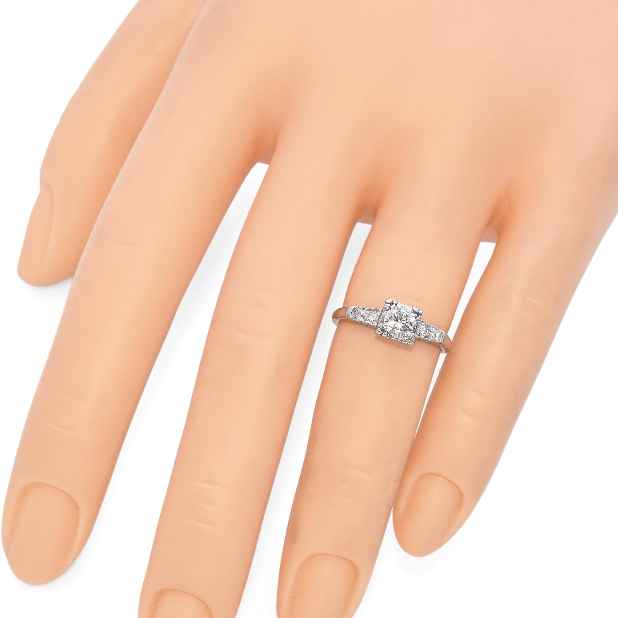 Bague de fiançailles solitaire à diamant en platine du milieu du siècle en vente 1