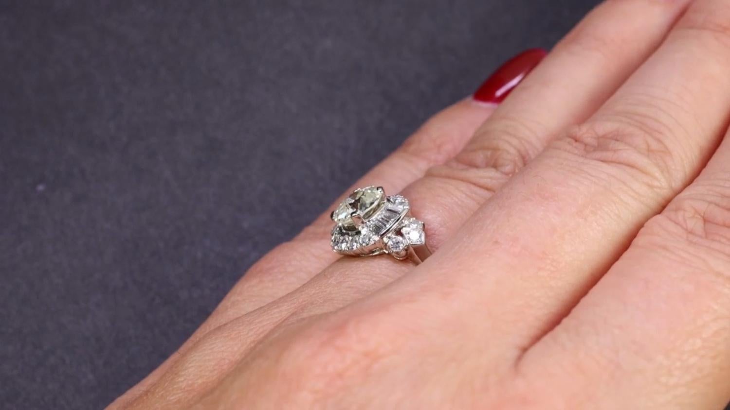 Bague cocktail en platine à diamants de taille européenne du milieu du siècle dernier Excellent état - En vente à Chicago, IL
