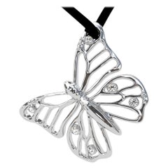 Collana con ciondolo in platino con farfalla monarca e diamanti GIA