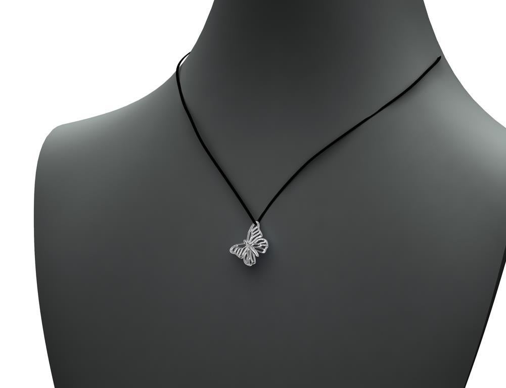 Collier pendentif papillon de papillon en platine de 20 mm de large Pour femmes en vente