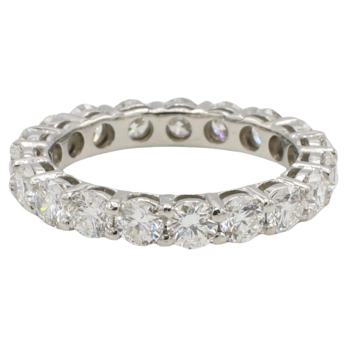 Alianza de Platino con Diamante Natural de 2,00 Quilates 
Metal: Platino
Peso: 3.65 gramos
Diamantes: Aprox. 2,00 CTW de diamantes naturales redondos G-H VS
Talla: 4,25 (US)
Anchura: 3 mm
