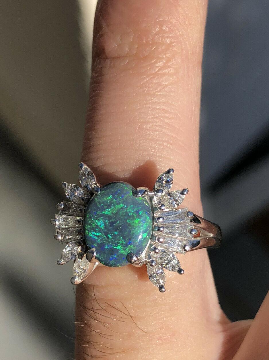 Platinum Natural Opal & Diamond Ring 2.75ctw 11.2g



Very elegant for everyday wear !! 

Approx 0.75 ctw of G-H, VS-SI diamonds 

Natural opal approx ct 2.00



 100% NATURAL  

Size 6.5

Weight 11.2 grams
