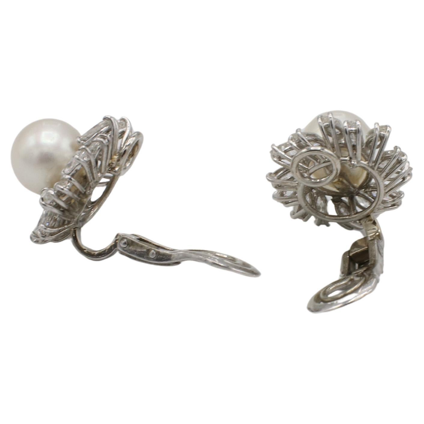 Platin Natürliche Marquise Diamant & Zuchtperle Clip auf Ohrringe 
Metall: Platin
Gewicht: 11,16 Gramm
Durchmesser: 17 mm
Rückseiten: Clip on (keine Pfosten)
Perlen: 9mm weiße Zuchtperle mit cremefarbenem Schimmer
Diamanten: Ca. 3,00 CTW marquise