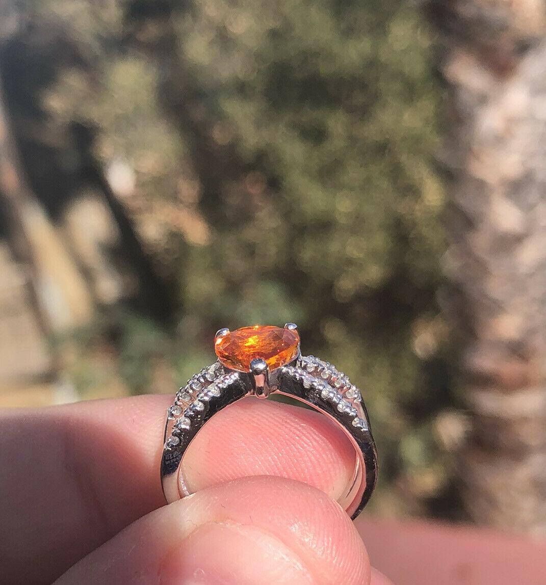 Platinum Natural Orange Heart Sapphire and Diamond Ring 2.31 Carat 6.4g In Good Condition In Beverly Hills, CA