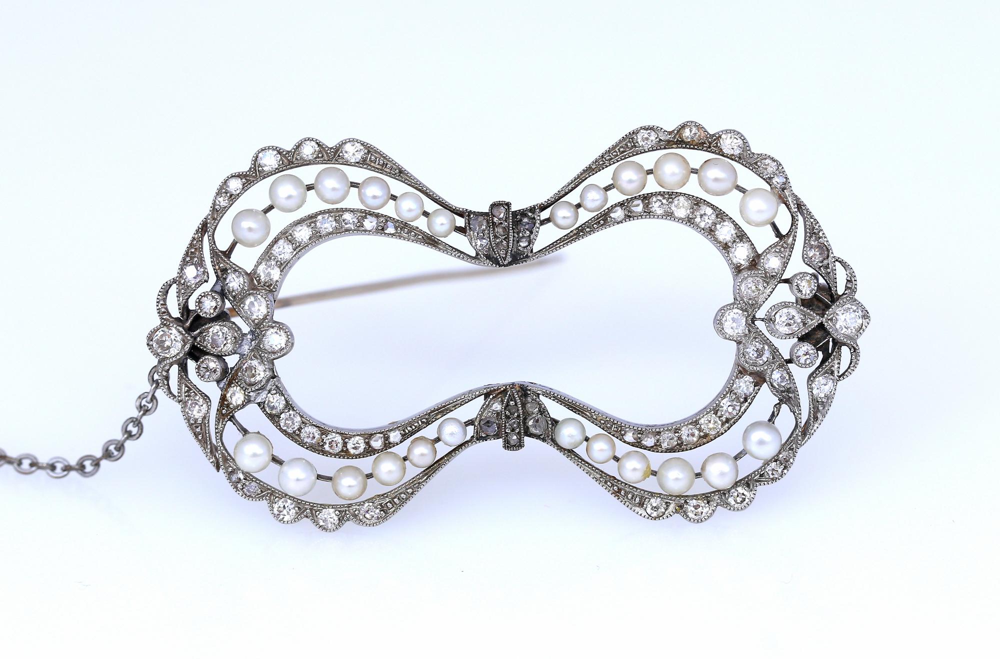 Women's Art Nouveau Platinum Brooch Natural Pearls Diamonds Bow, 1910 For Sale