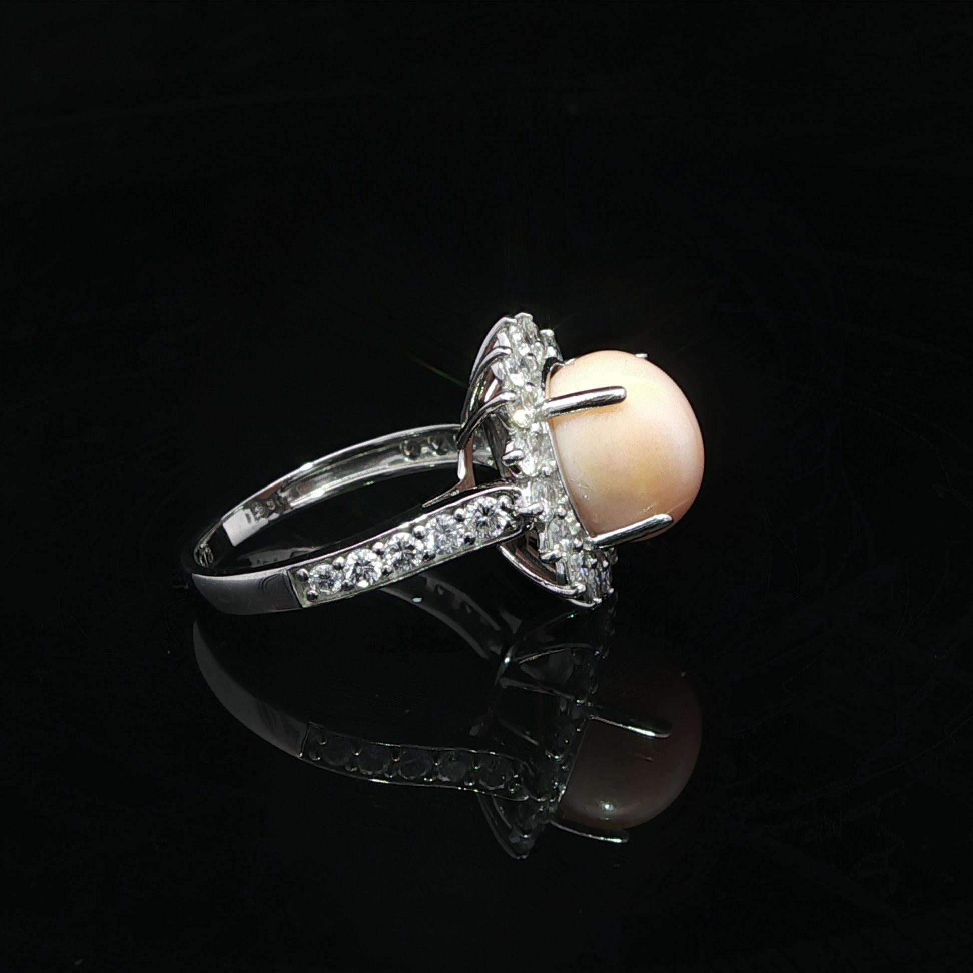 Bague en platine avec halo de diamants GIA 6,9ctw et perle de conque naturelle rose-orange en vente 5