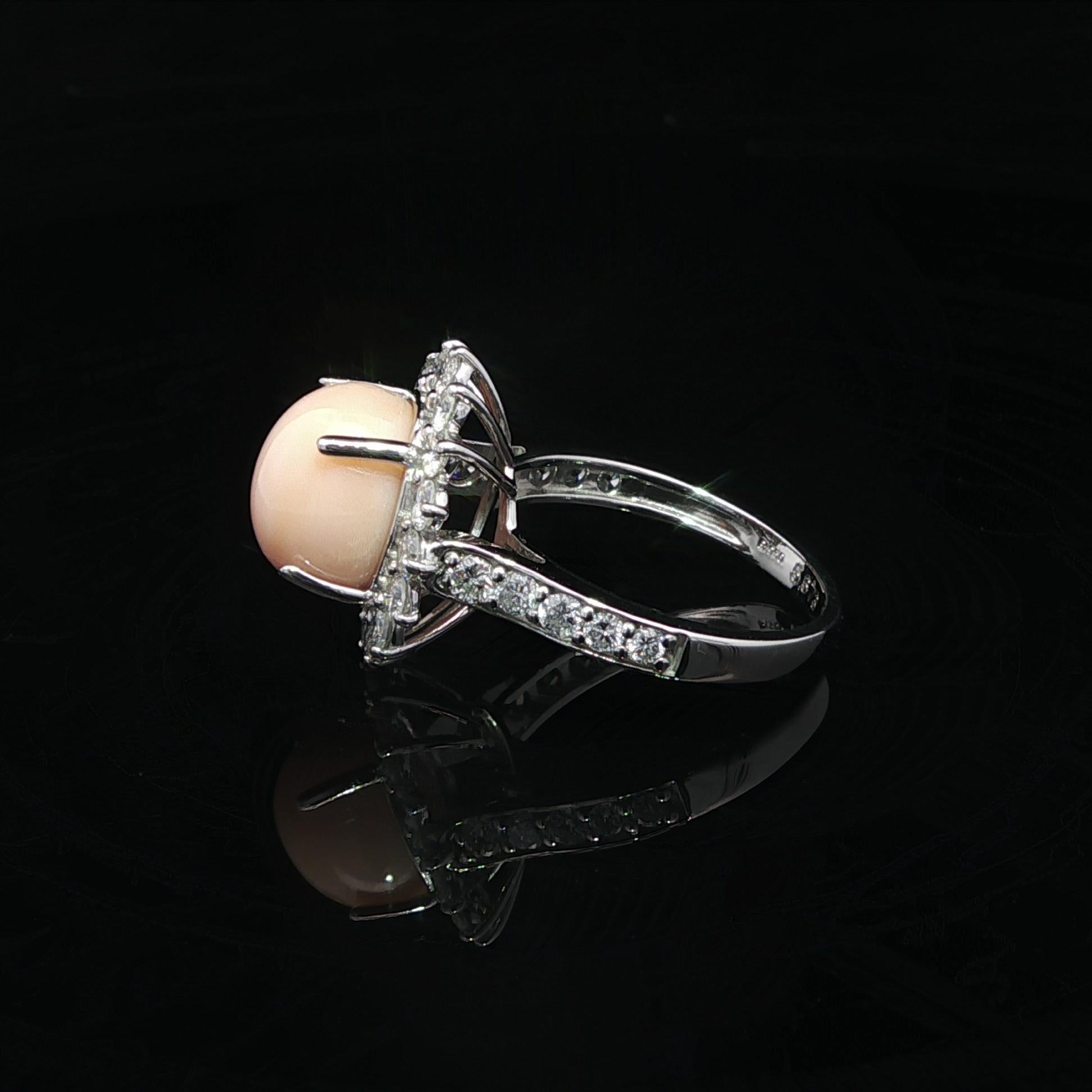 Bague en platine avec halo de diamants GIA 6,9ctw et perle de conque naturelle rose-orange en vente 7