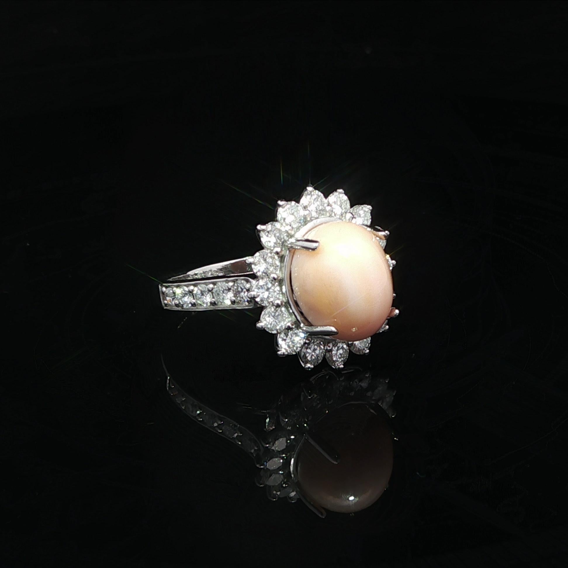 Bague en platine avec halo de diamants GIA 6,9ctw et perle de conque naturelle rose-orange en vente 4