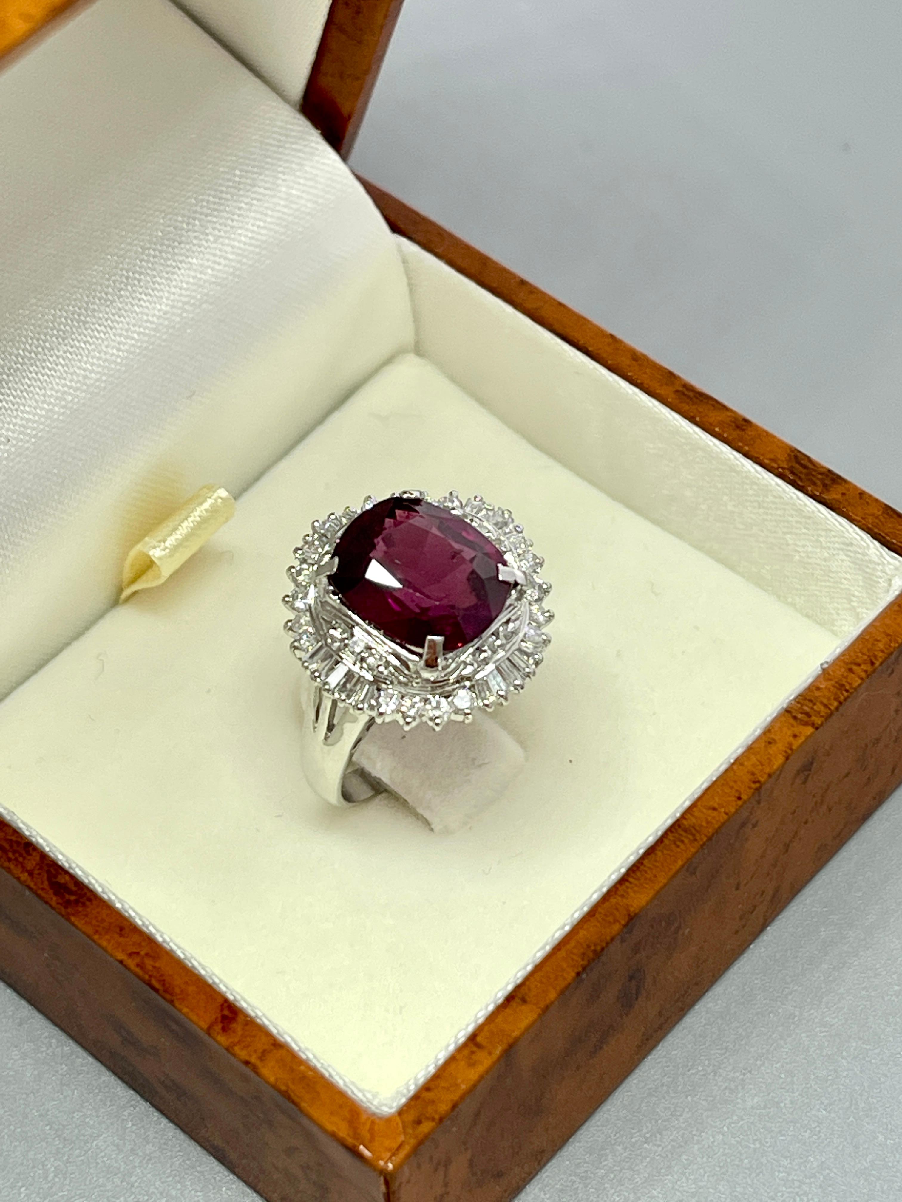 Taglio cuscino Anello Ballerina in Platino con Granato Rodolite Naturale e Diamante Vero Valutazione in vendita