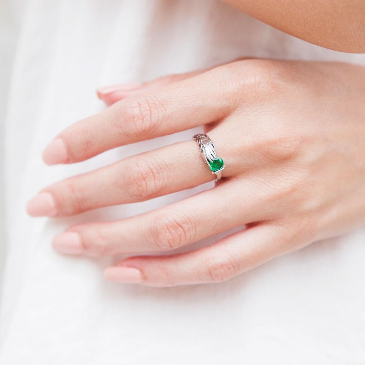 Women's or Men's Platinum Natural Round 0.42 Carat Green Emerald Mythical Fantasy Vintage Ring For Sale