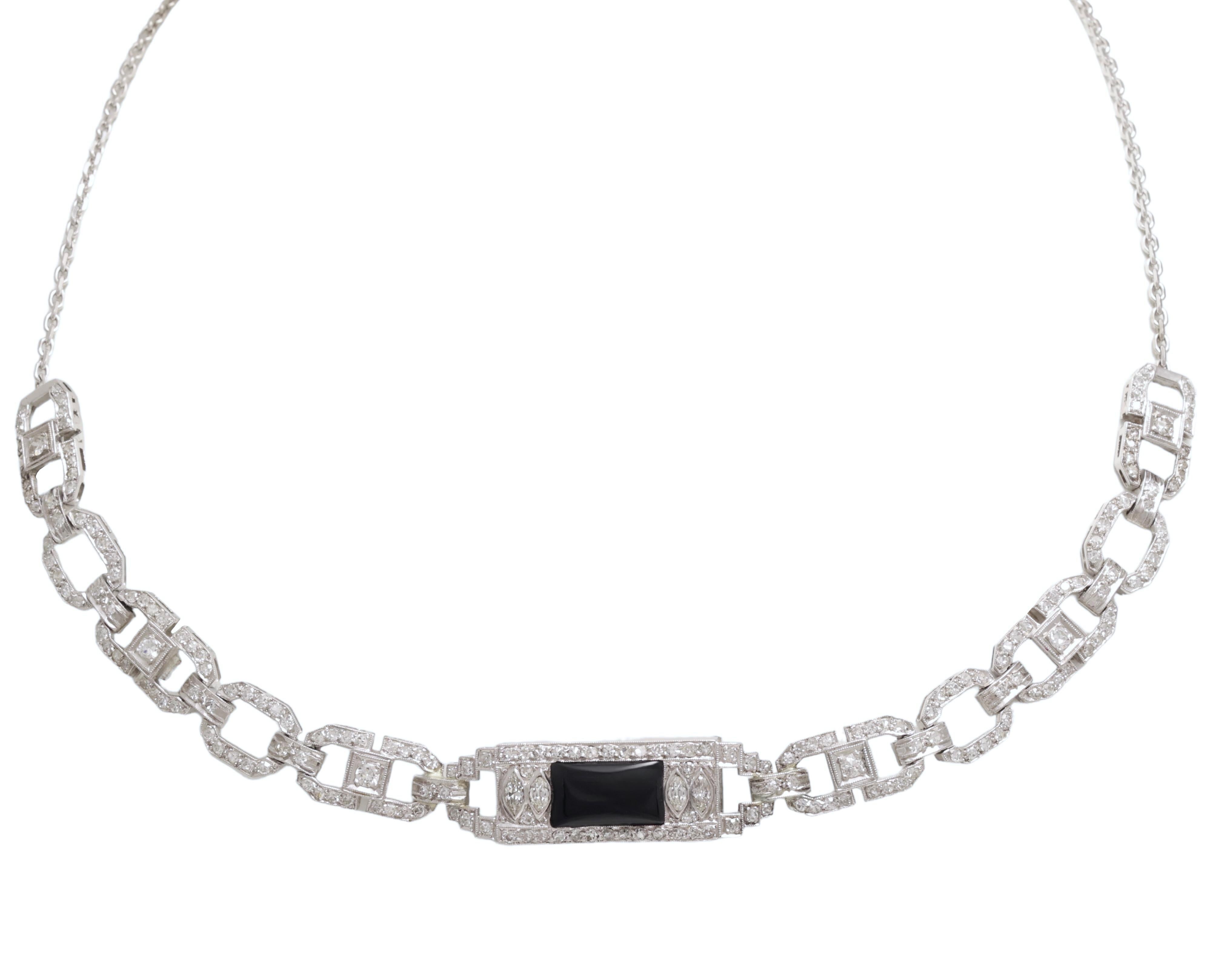 Art déco Collier en platine sur chaîne en or 18 carats avec diamants et onyx en vente