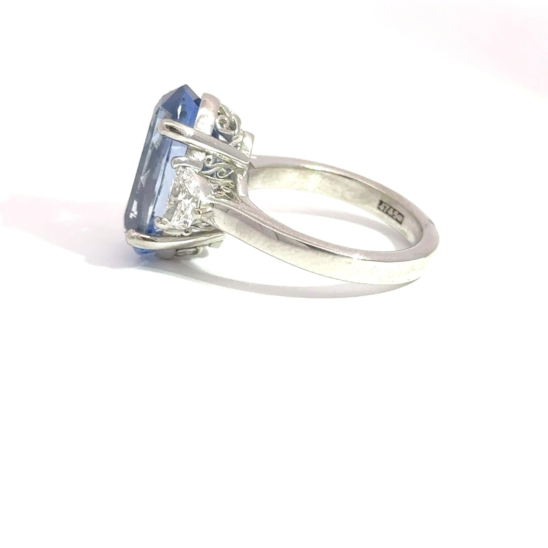 Taglio ovale Platinum No-Heat GIA Certified Sapphire and Diamond Ring – 9.61 Carats in vendita