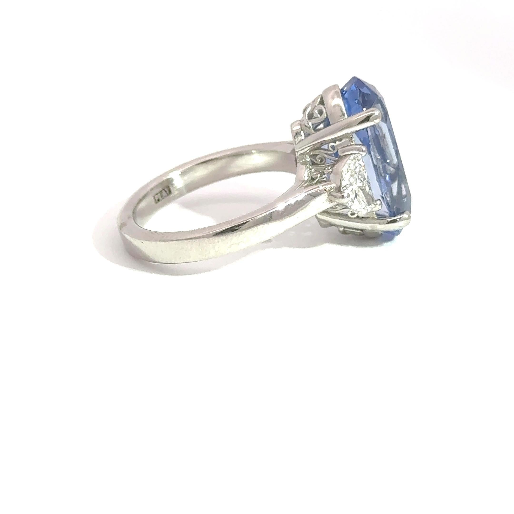 Donna Platinum No-Heat GIA Certified Sapphire and Diamond Ring – 9.61 Carats in vendita