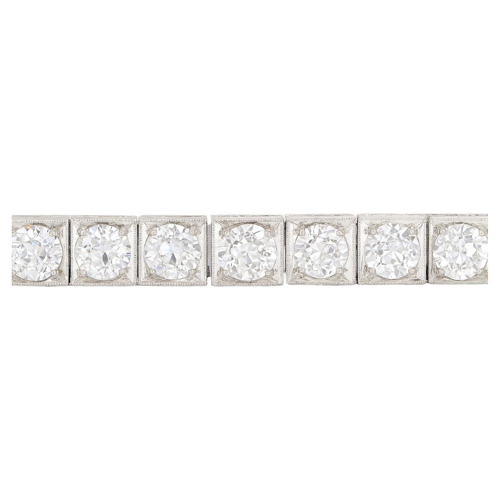Pulsera de tenis de eslabones cuadrados con diamantes talla europea en platino viejo

Esta pulsera vintage de diamantes en platino es un tesoro atemporal, con 31 diamantes de talla vieja europea engastados en un elegante diseño de eslabones